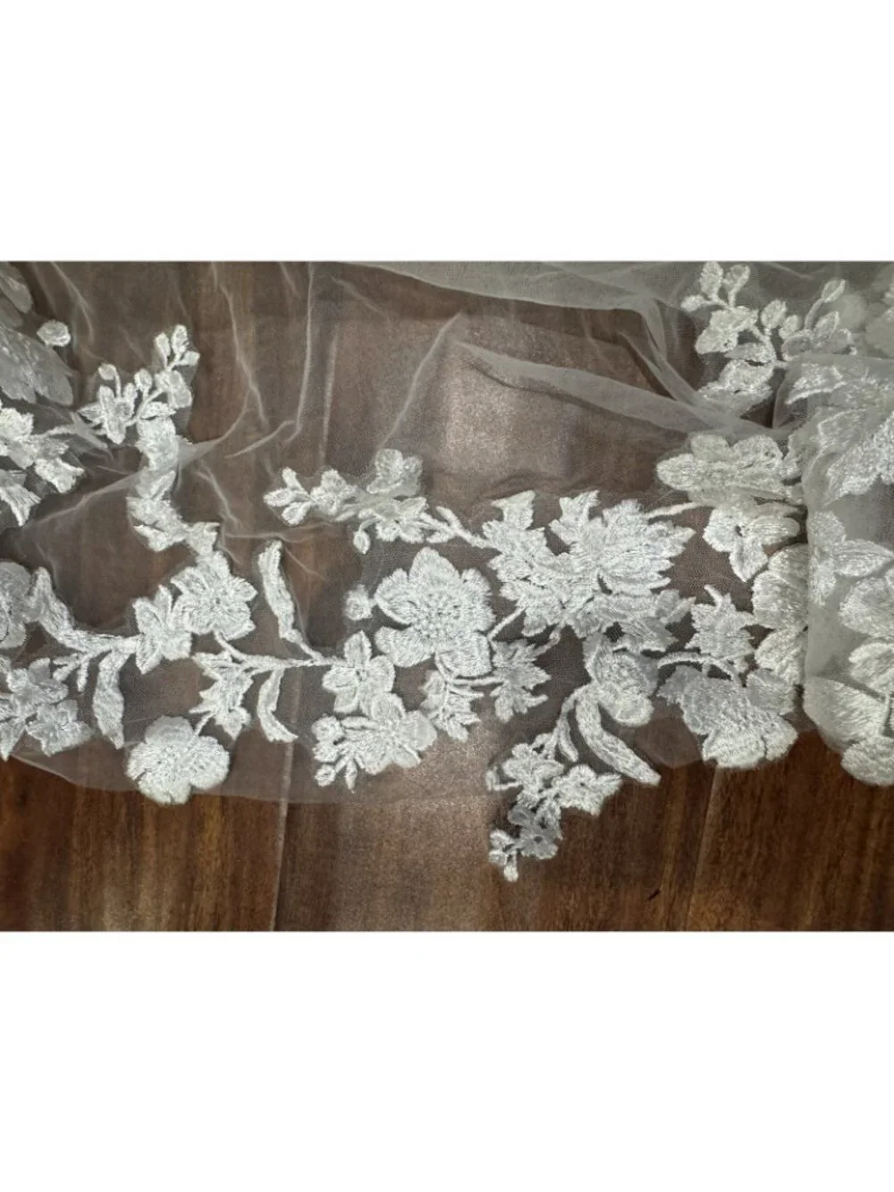 Bridal Applique Veil 1 Layer Lace Embroidered Edge Cathedral Wedding Veil NEW